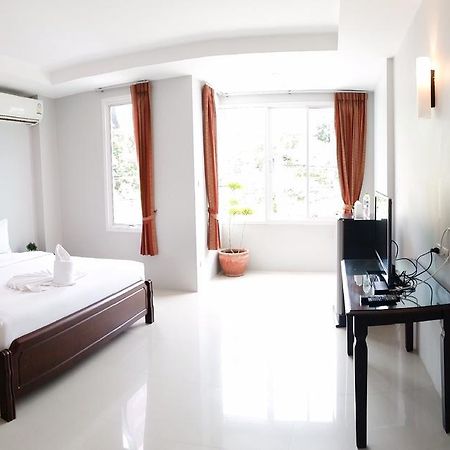 J.Holiday Inn Krabi town Buitenkant foto