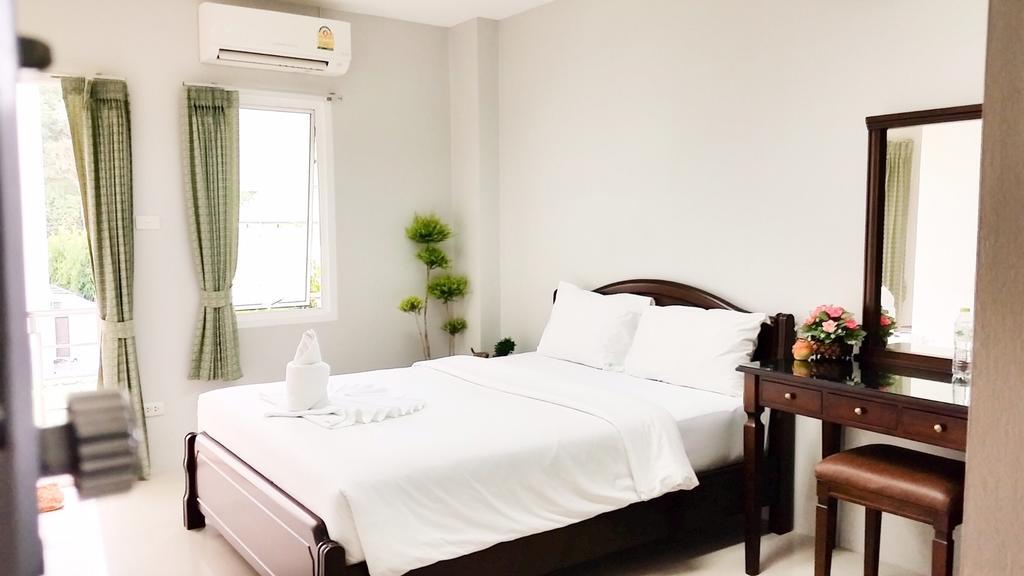 J.Holiday Inn Krabi town Buitenkant foto