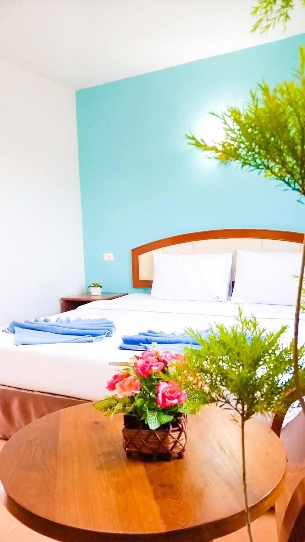 J.Holiday Inn Krabi town Buitenkant foto