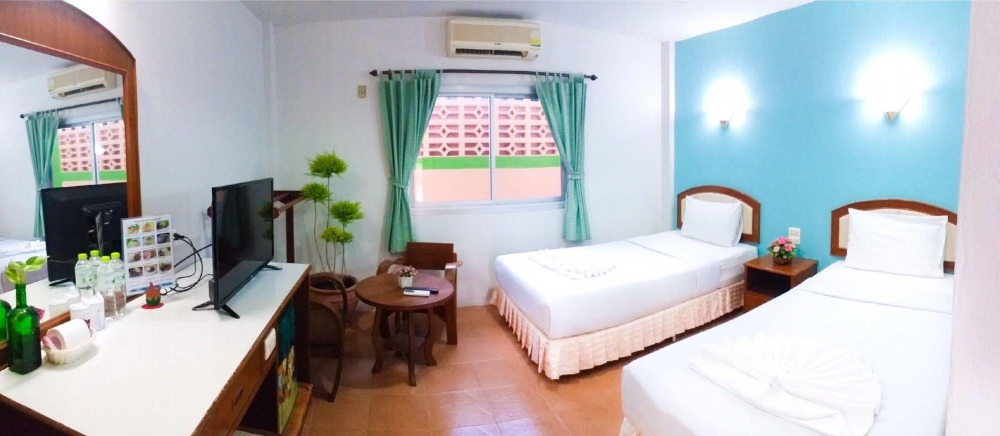 J.Holiday Inn Krabi town Buitenkant foto
