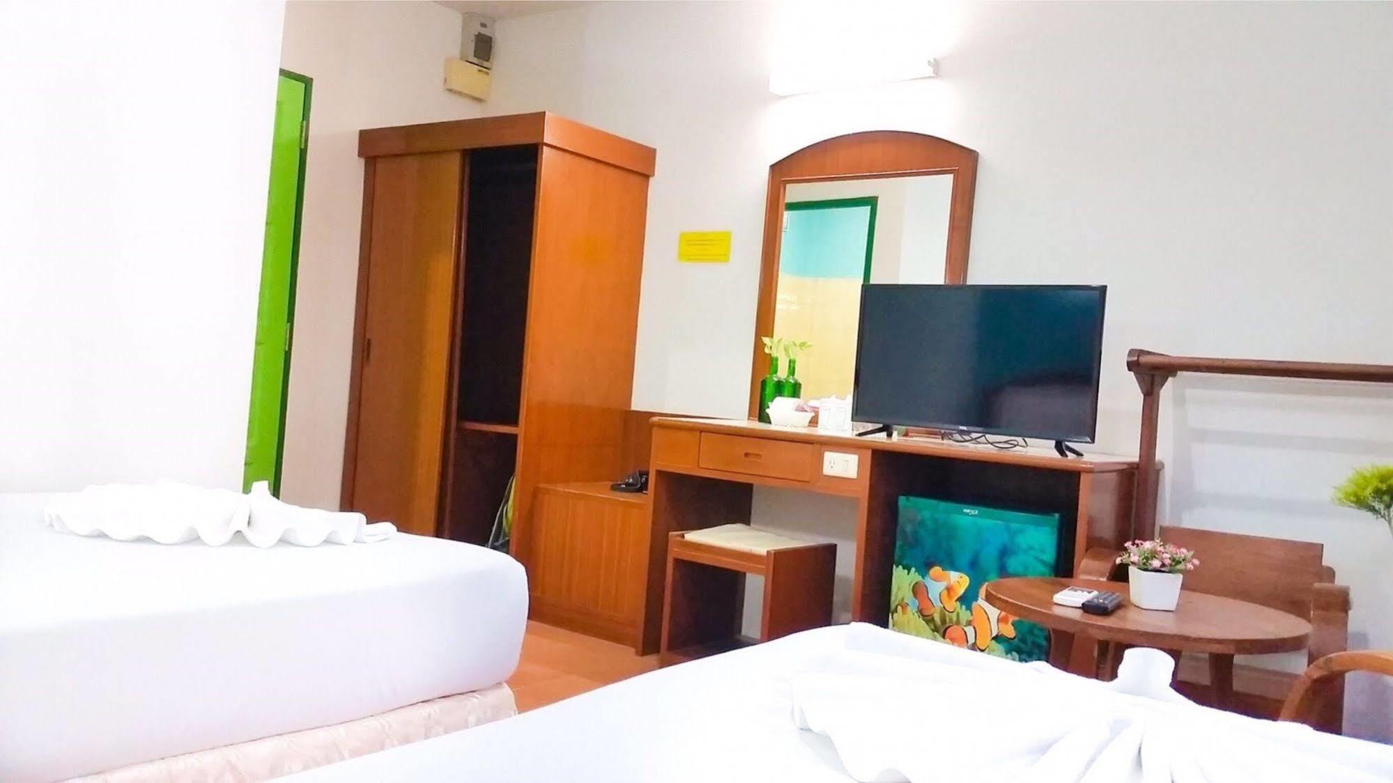 J.Holiday Inn Krabi town Buitenkant foto